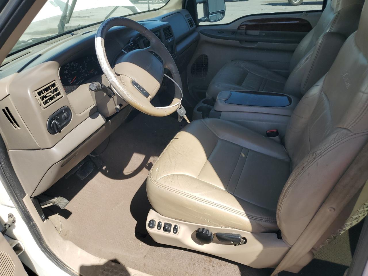 2000 Ford Excursion Limited VIN: 1FMNU43S1YEE15272 Lot: 70563005