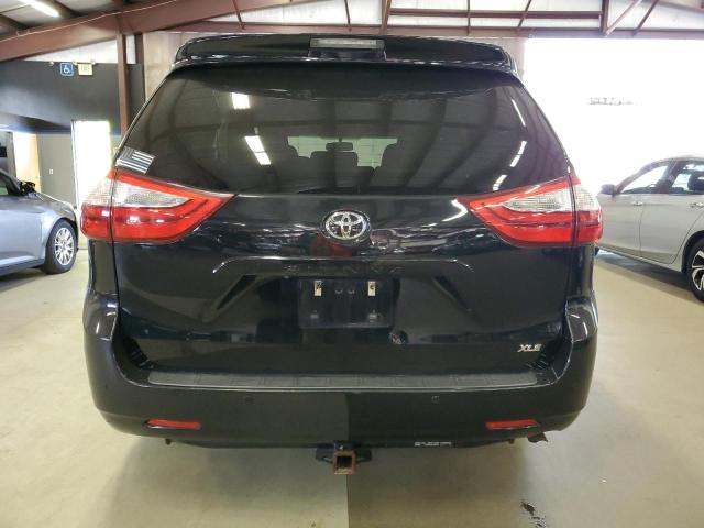 2017 TOYOTA SIENNA XLE  