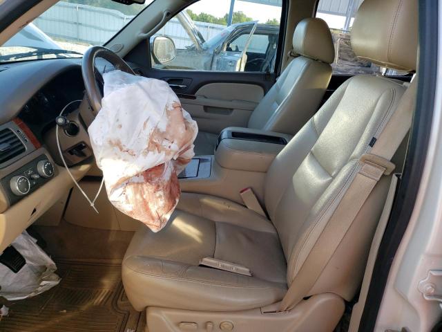Parquets CHEVROLET SUBURBAN 2013 Biały