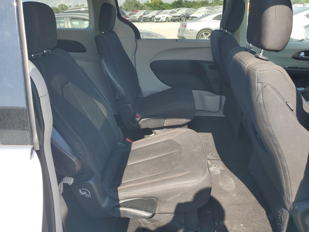 2018 Chrysler Pacifica Touring Plus VIN: 2C4RC1FG1JR212177 Lot: 70556465