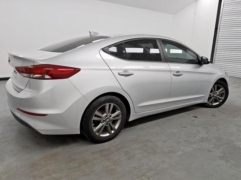  HYUNDAI ELANTRA 2018 Srebrny