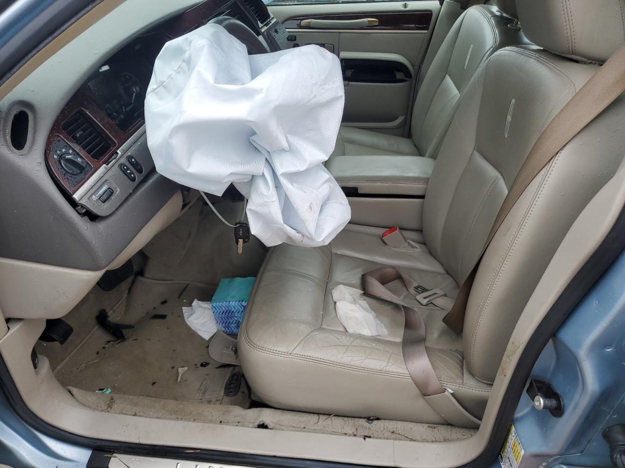 2010 Lincoln Town Car Signature Limited VIN: 2LNBL8CVXAX613358 Lot: 67851805