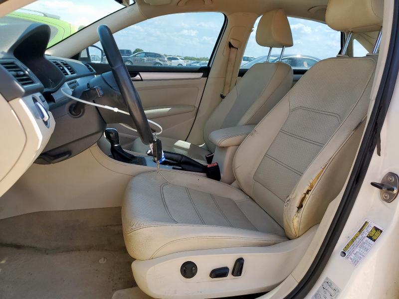  VOLKSWAGEN PASSAT 2013 Biały