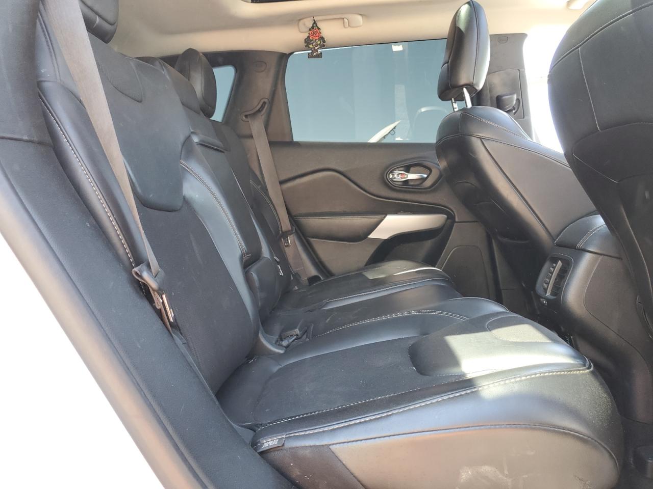 2018 Jeep Cherokee Latitude Plus VIN: 1C4PJLLB0JD584517 Lot: 70988685