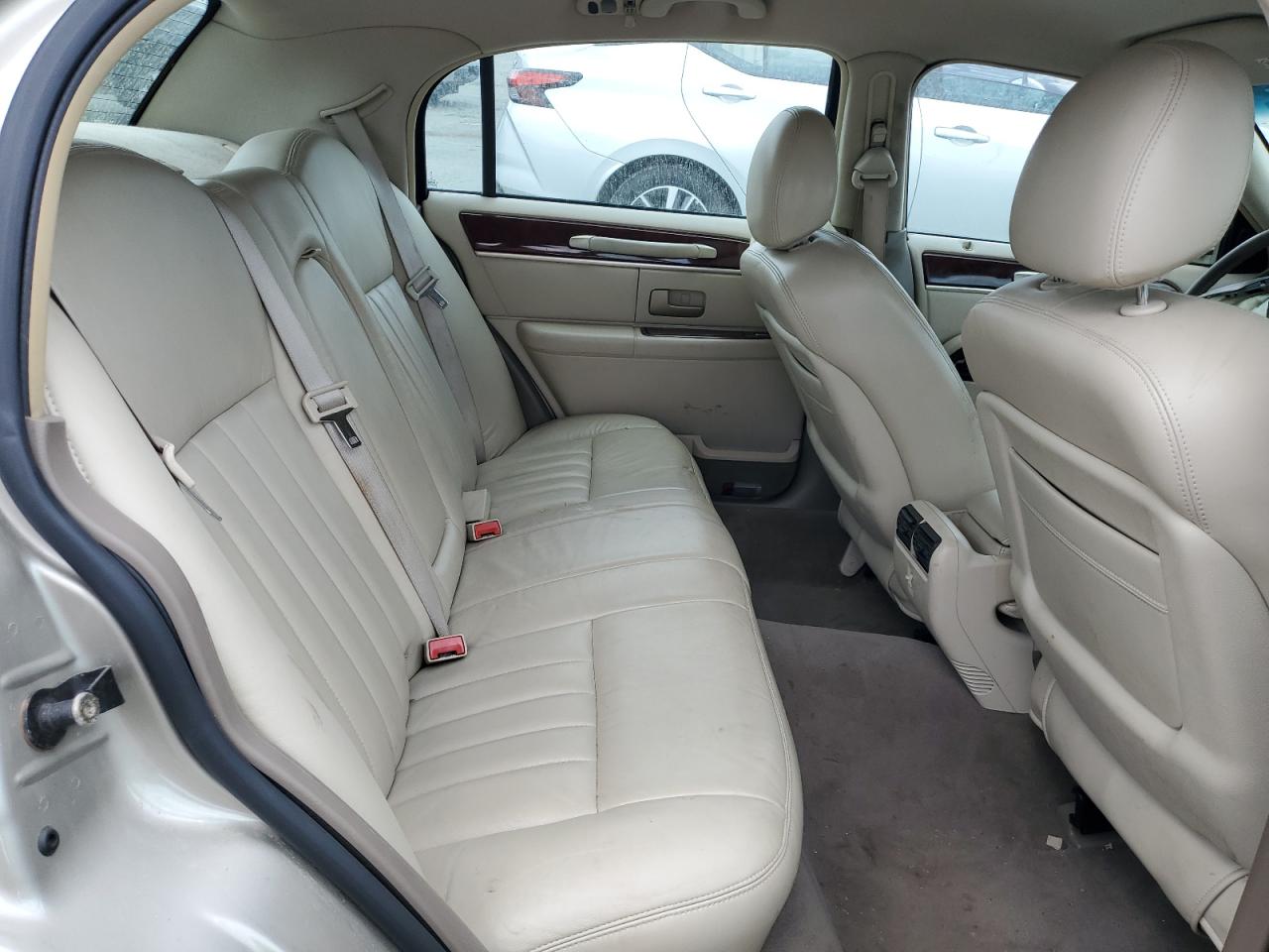 2004 Lincoln Town Car Executive VIN: 1LNHM81W84Y629940 Lot: 67629965