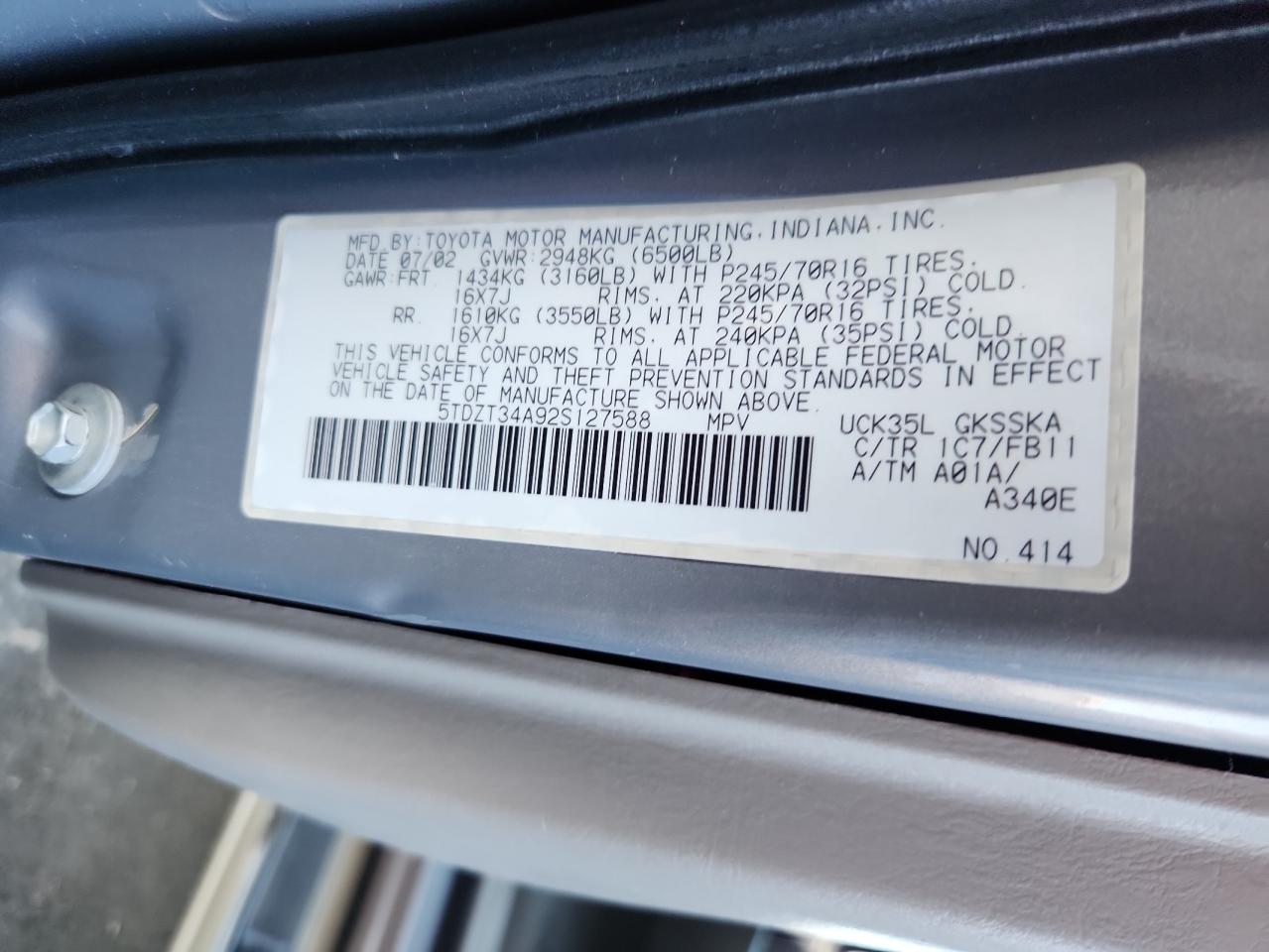 2002 Toyota Sequoia Sr5 VIN: 5TDZT34A92S127588 Lot: 67325605