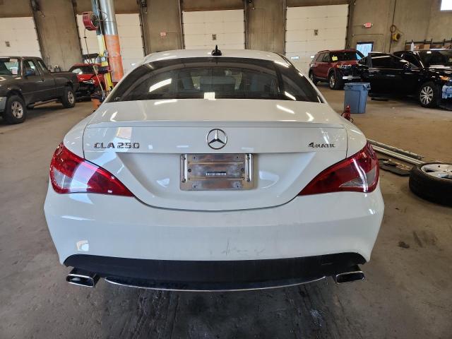 Sedans MERCEDES-BENZ CLA-CLASS 2015 White