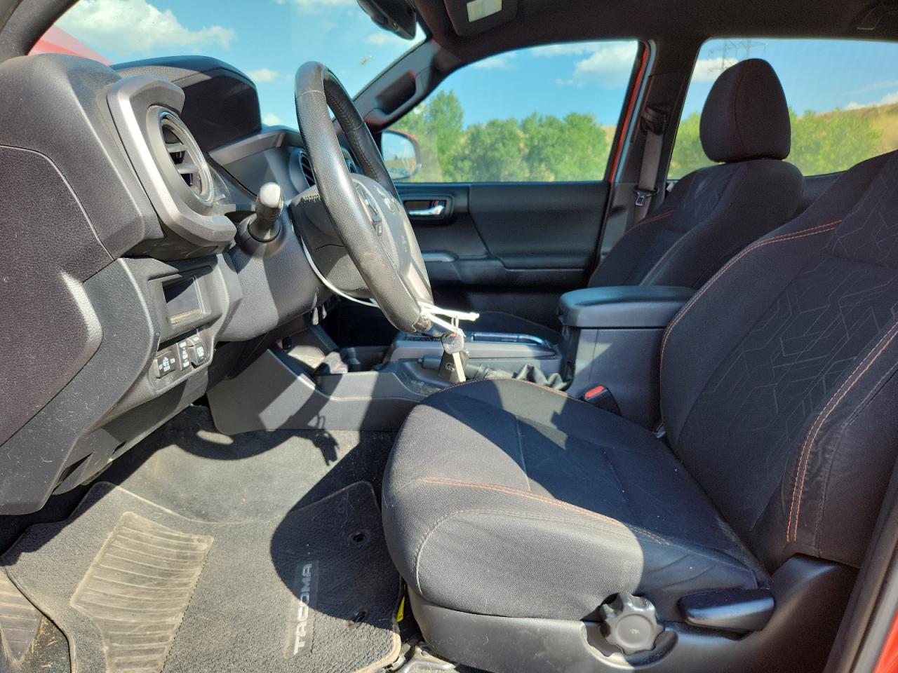 2017 Toyota Tacoma Double Cab VIN: 3TMCZ5AN1HM051977 Lot: 68040475