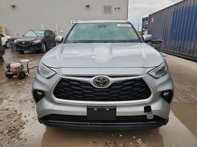  TOYOTA HIGHLANDER 2021 Srebrny