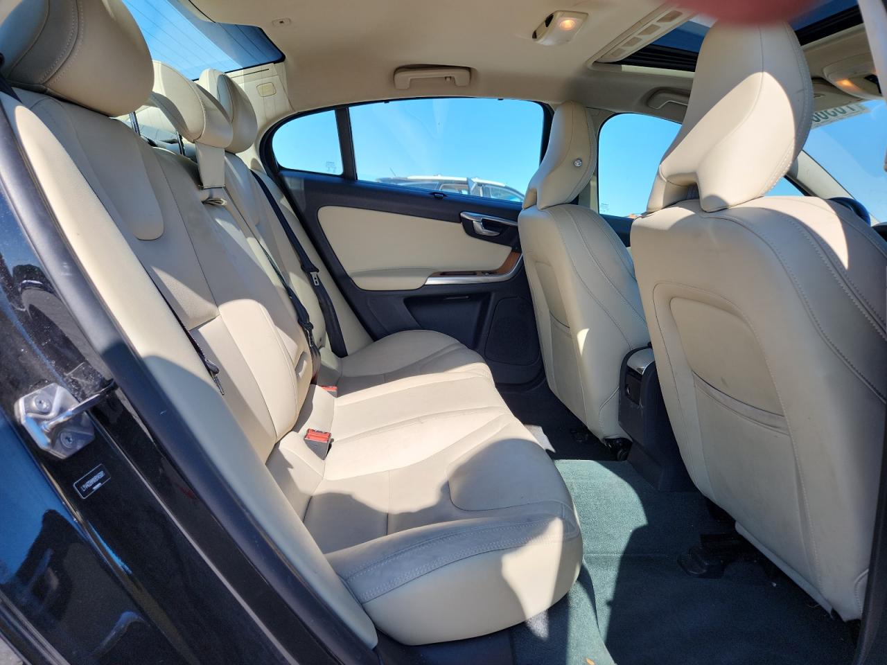 2017 Volvo S60 Platinum VIN: LYV402HMXHB145081 Lot: 70368775