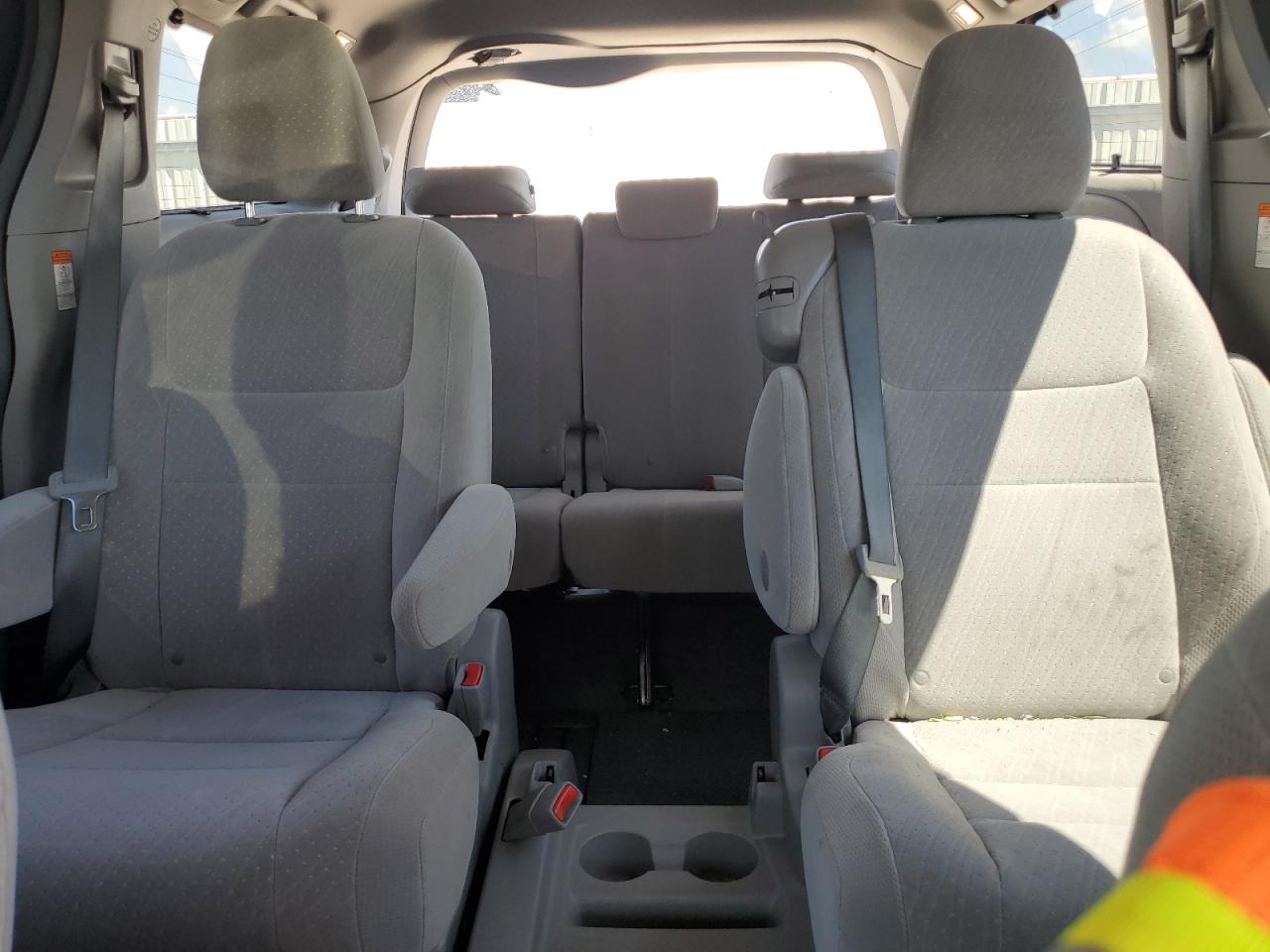 2017 Toyota Sienna Le VIN: 5TDKZ3DC6HS811217 Lot: 70037305