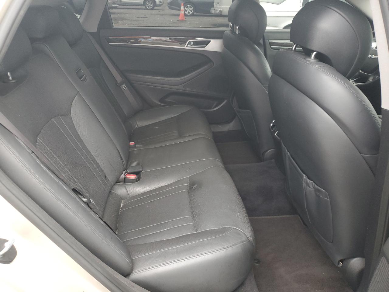 2015 Hyundai Genesis 3.8L VIN: KMHGN4JE3FU083759 Lot: 69317405