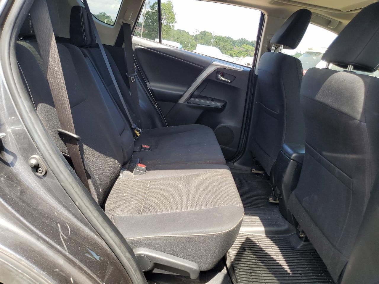 2017 Toyota Rav4 Xle VIN: JTMRFREV0HD210696 Lot: 68541925