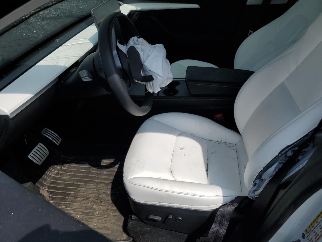 2024 Tesla Model Y VIN: 7SAYGDEFXRA284691 Lot: 70463815