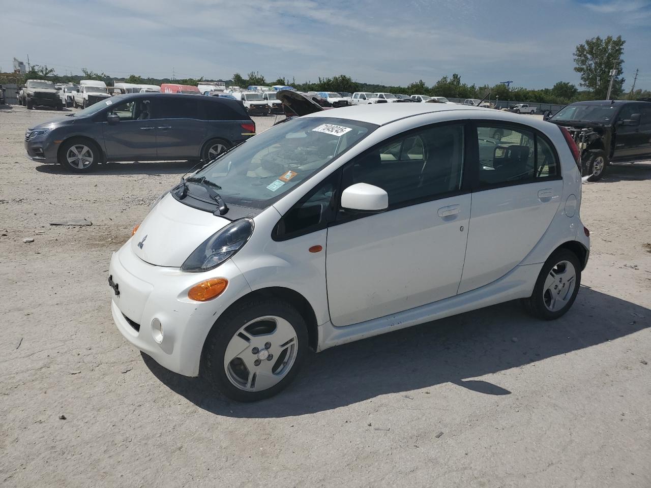 2014 MITSUBISHI ALL OTHER WHITE VIN: JA3215H47EU021727