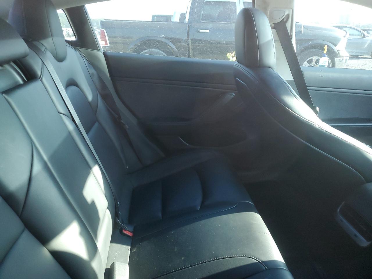 5YJ3E1EA0JF163532 2018 Tesla Model 3