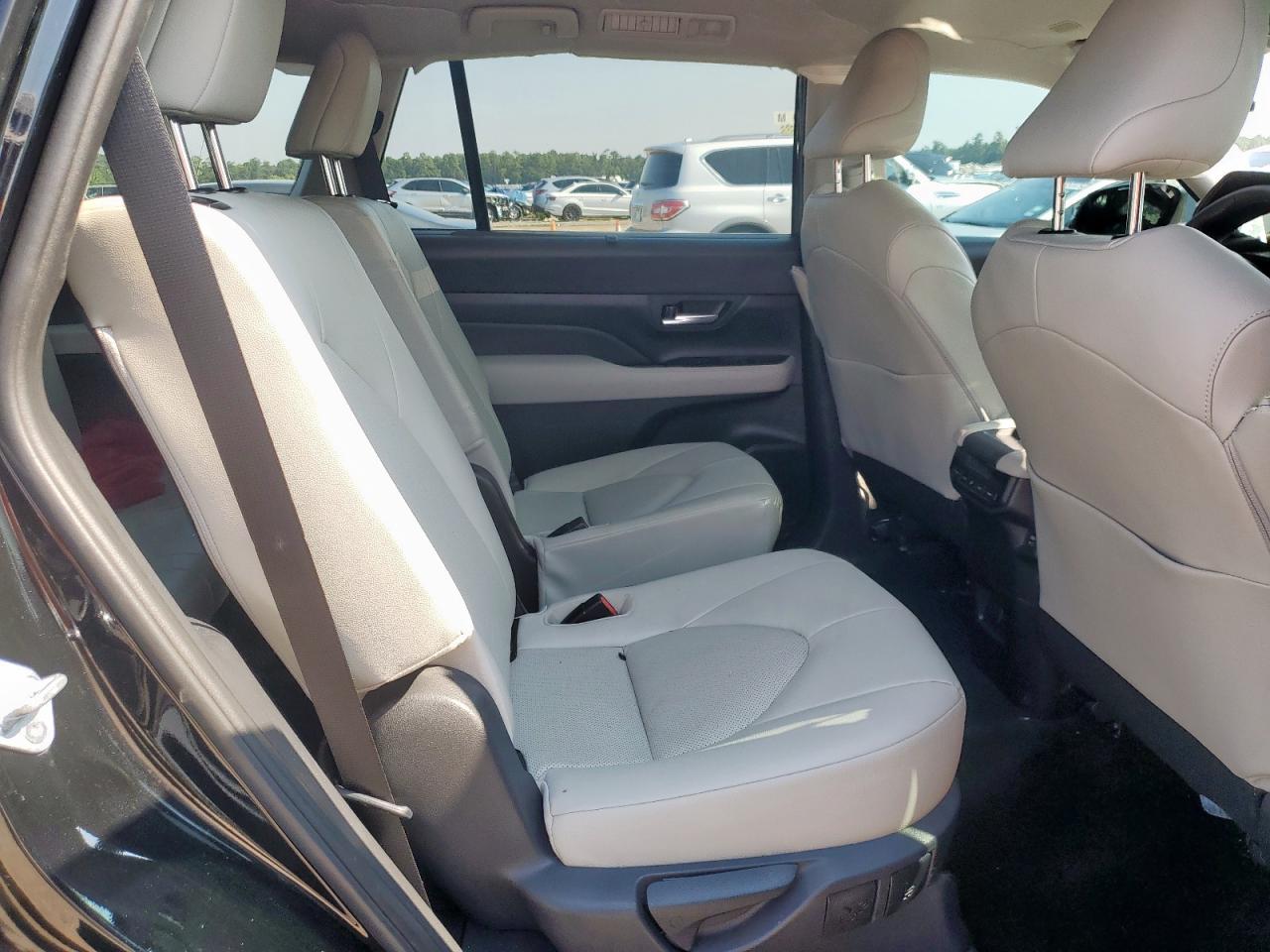 2024 Toyota Grand Highlander Xle VIN: 5TDAAAA50RS019448 Lot: 69521665