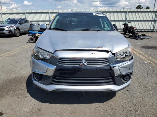  MITSUBISHI OUTLANDER 2017 Серебристый
