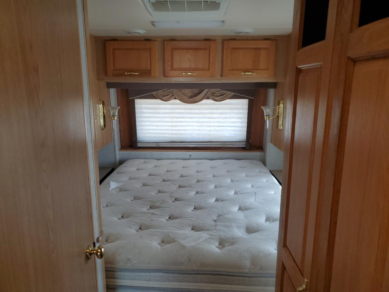 1999 Ford F550 Super Duty Stripped Chassis Rv Or Camper Camper VIN: 3FCNF53S0XJA13872 Lot: 68852475