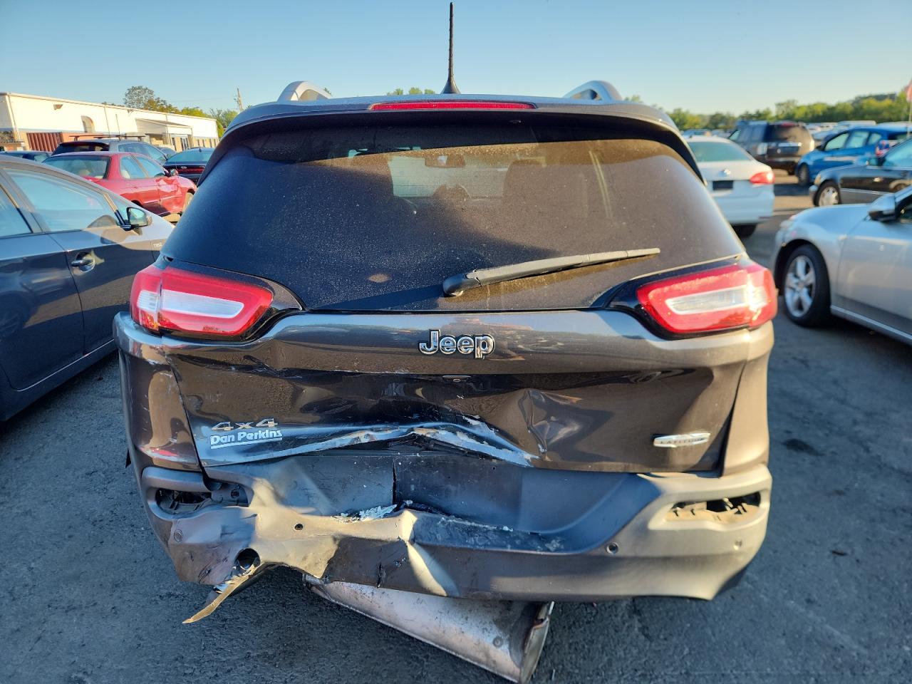 2017 Jeep Cherokee Latitude VIN: 1C4PJMCB8HW565184 Lot: 70175745