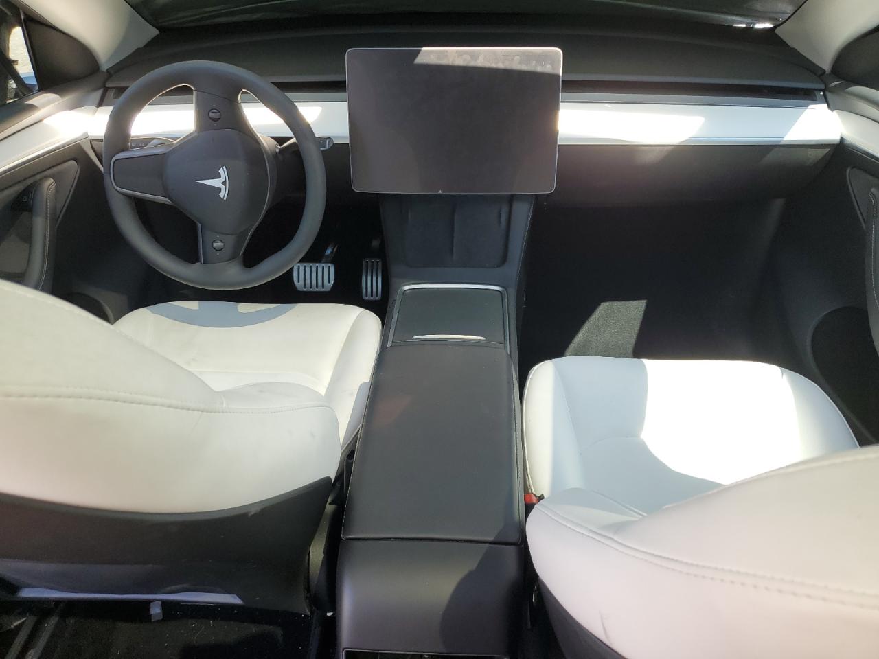 2024 Tesla Model Y VIN: 7SAYGDEF0RF049560 Lot: 68134625