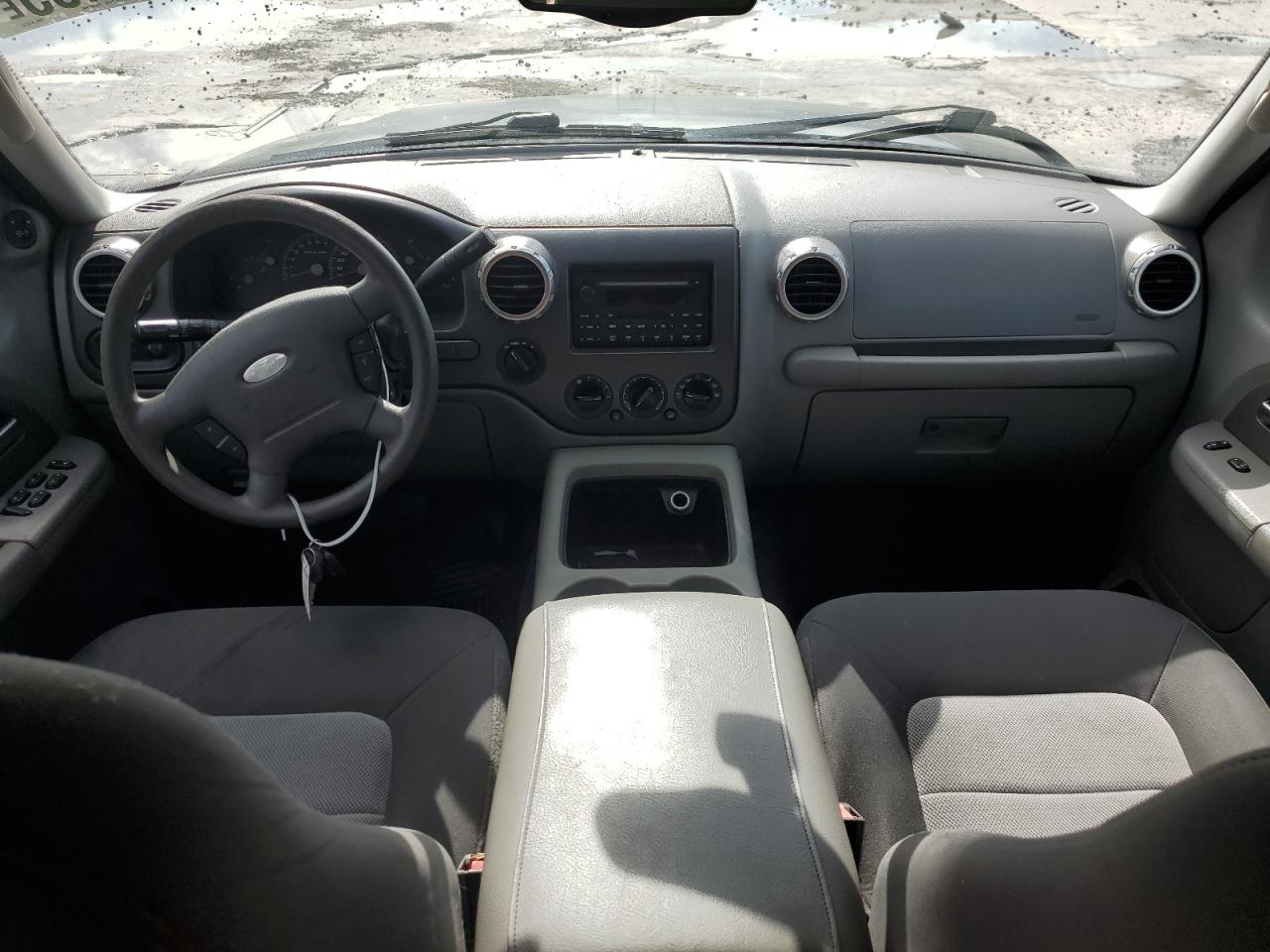 2004 Ford Expedition Xlt VIN: 1FMPU16L44LB19745 Lot: 69762435