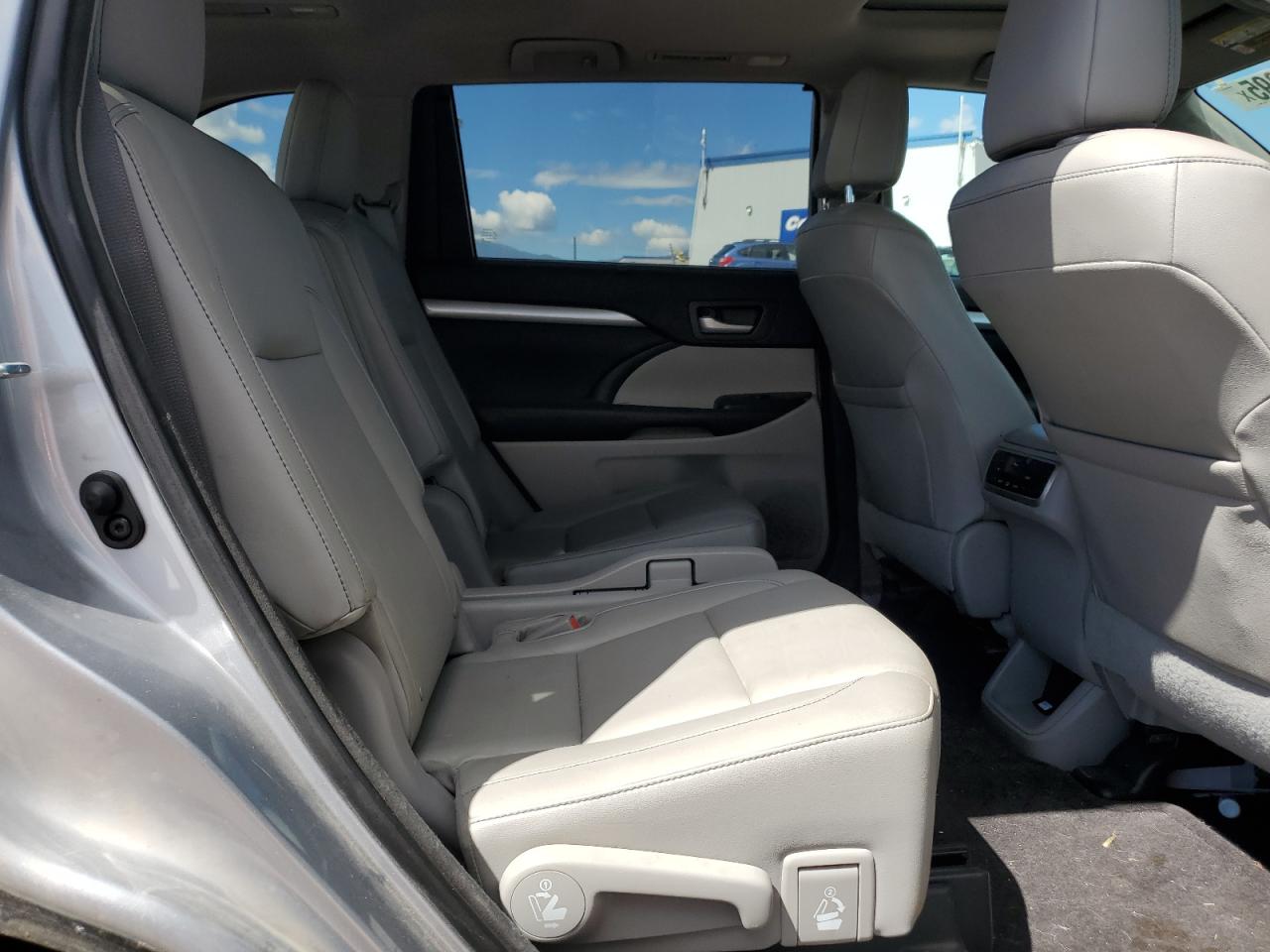 2014 Toyota Highlander Xle VIN: 5TDJKRFH7ES060412 Lot: 69879095