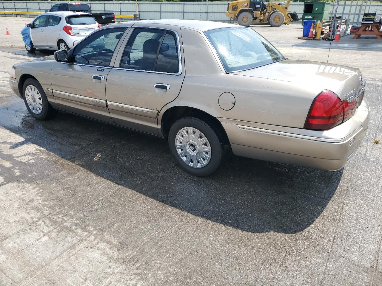 2005 Mercury Grand Marquis Gs beige null gas 2MEFM74W75X646293 photo #3