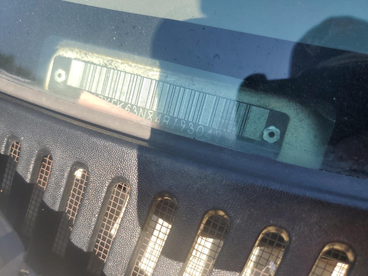 2004 Cadillac Escalade Luxury VIN: 1GYEK63N84R193049 Lot: 68844755