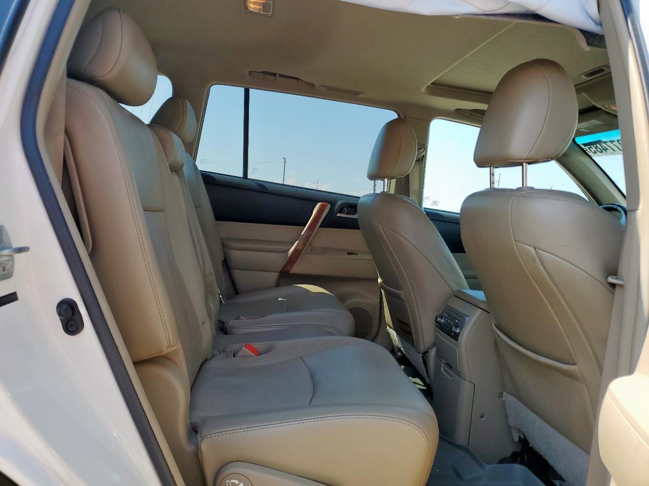 2012 Toyota Highlander Base VIN: 5TDZK3EHXCS084637 Lot: 70377485