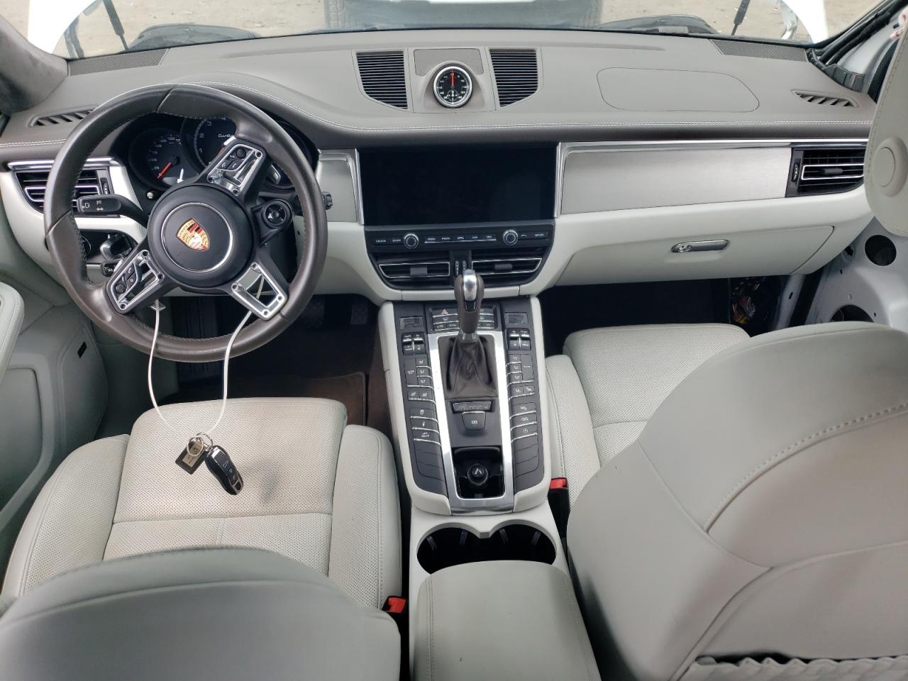 2020 Porsche Macan Turbo VIN: WP1AF2A59LLB60064 Lot: 68176055