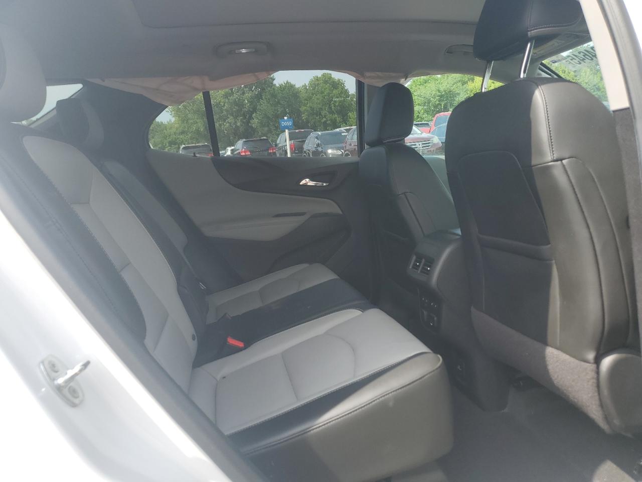 2018 Chevrolet Equinox Premier VIN: 2GNAXVEV1J6115823 Lot: 69094645