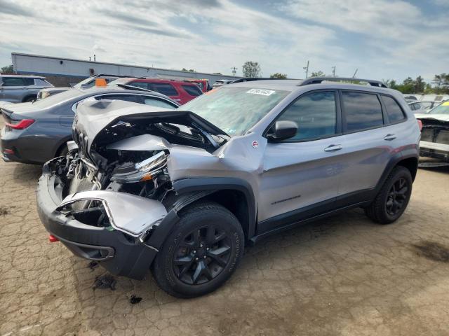  JEEP CHEROKEE 2018 Srebrny