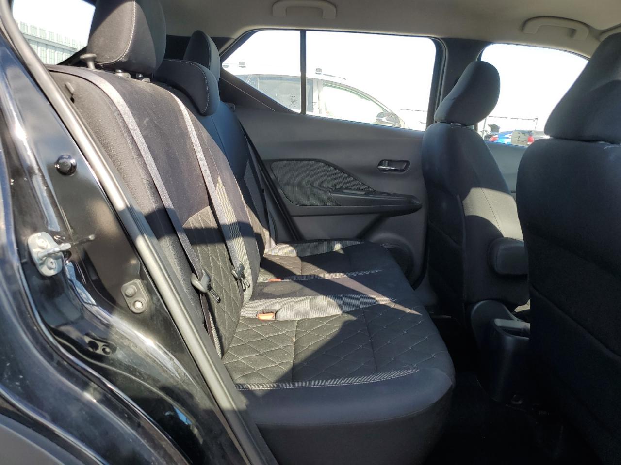 2018 Nissan Kicks S VIN: 3N1CP5CU8JL513329 Lot: 69574525