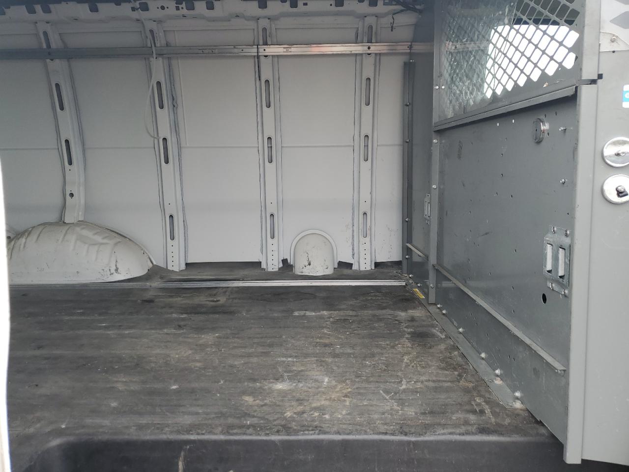 2017 Chevrolet Express G2500 VIN: 1GCWGAFF2H1120217 Lot: 70725165