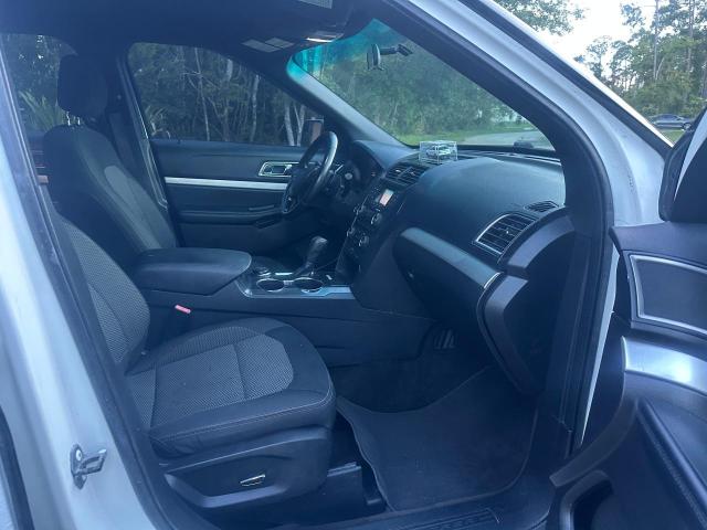 Parquets FORD EXPLORER 2017 Biały