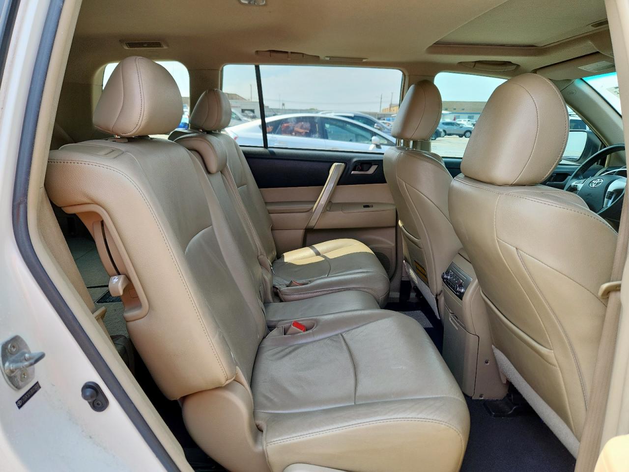 2011 Toyota Highlander Base VIN: 5TDZK3EH3BS036685 Lot: 69998245