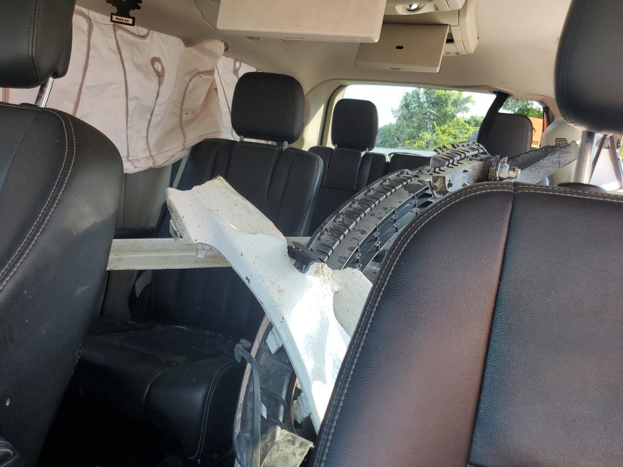 2015 Chrysler Town & Country Touring L VIN: 2C4RC1CG4FR509942 Lot: 68448735