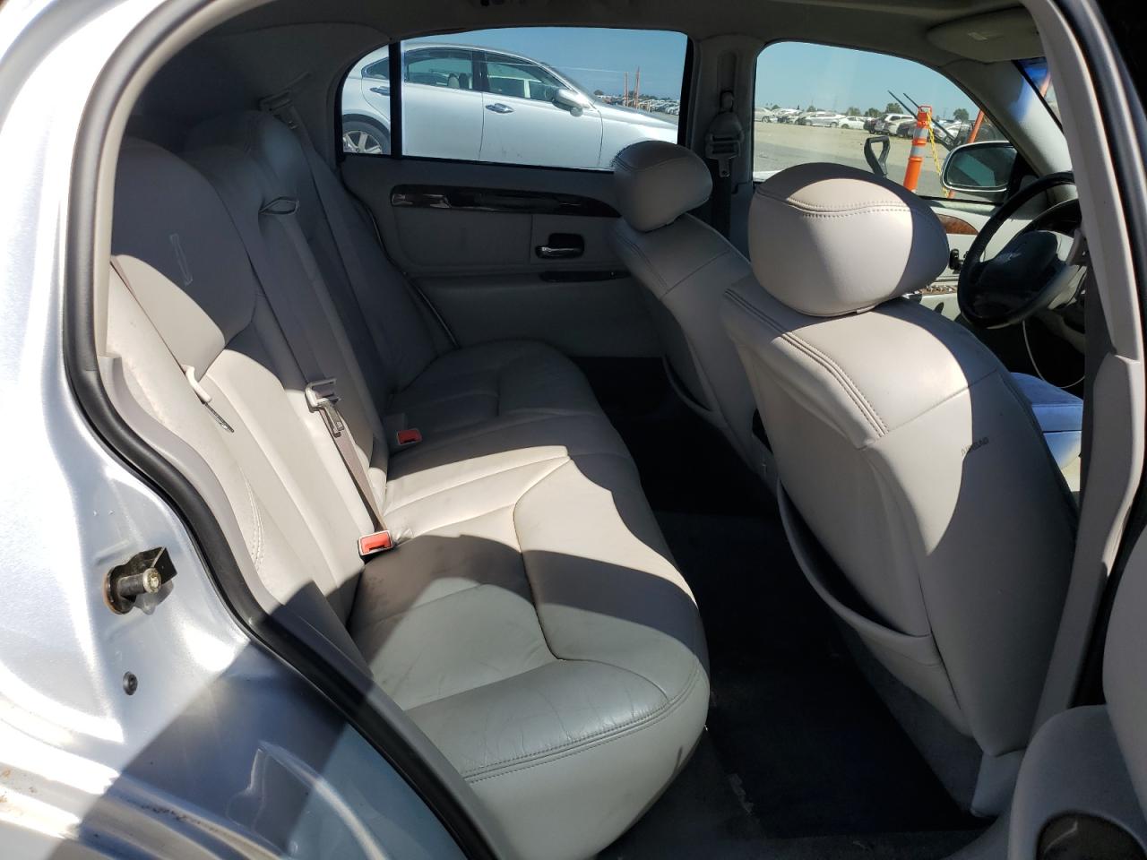 2002 Lincoln Town Car Cartier VIN: 1LNHM83W92Y609433 Lot: 69147145