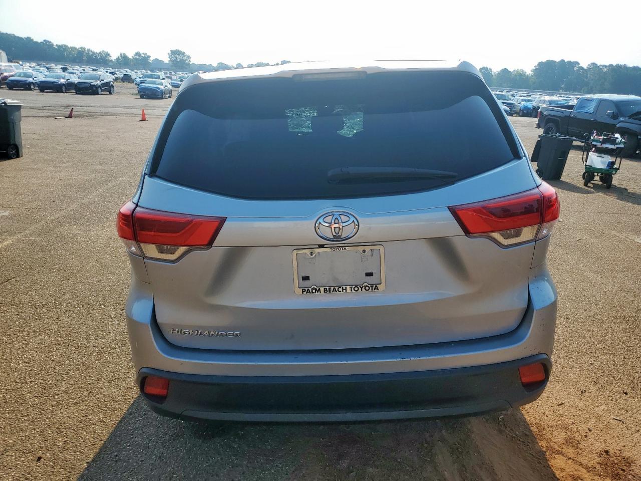2019 Toyota Highlander Le VIN: 5TDZARFH7KS061657 Lot: 69392865