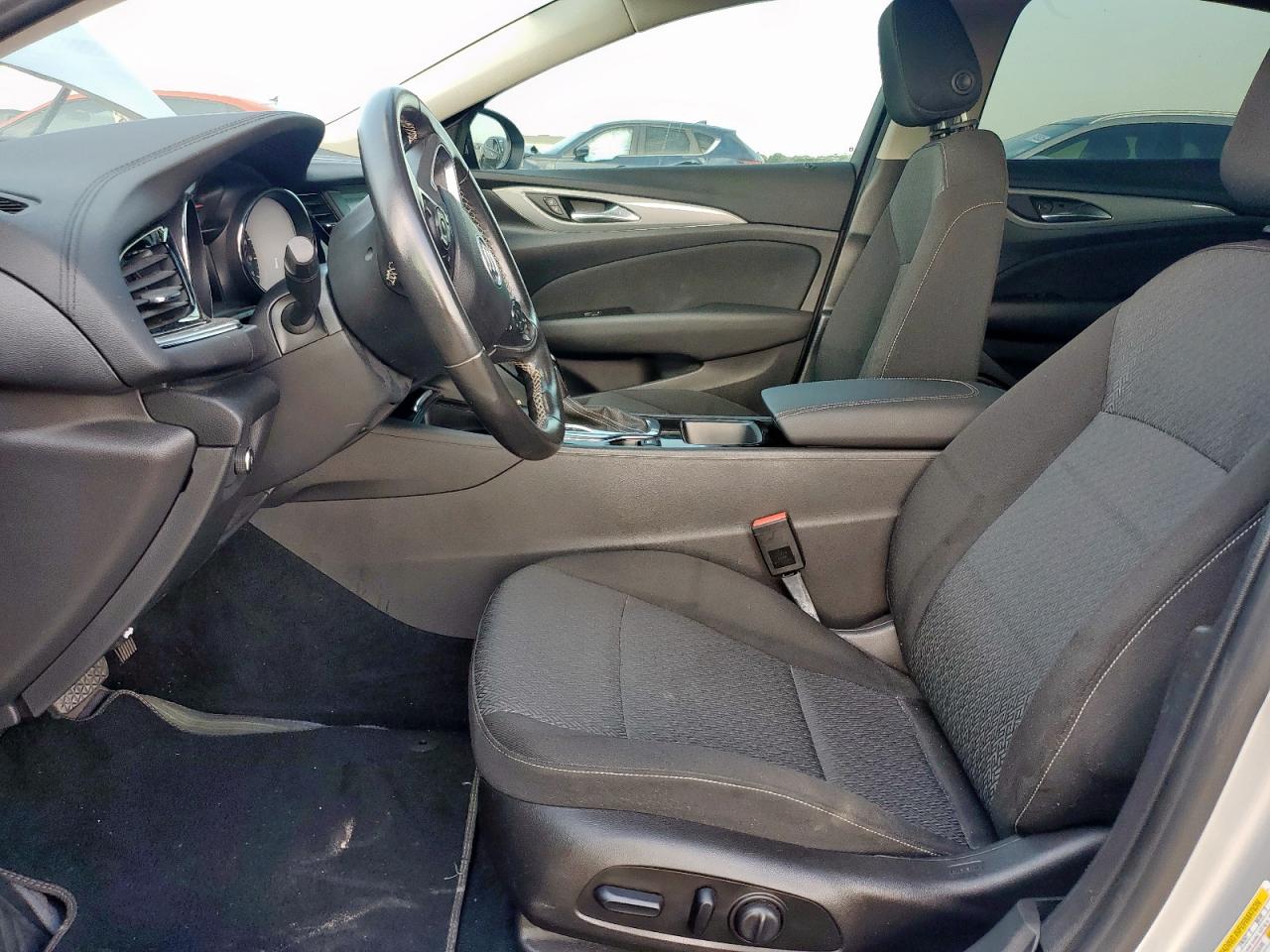 2018 Buick Regal Preferred VIN: W04GL6SX8J1125255 Lot: 70852655