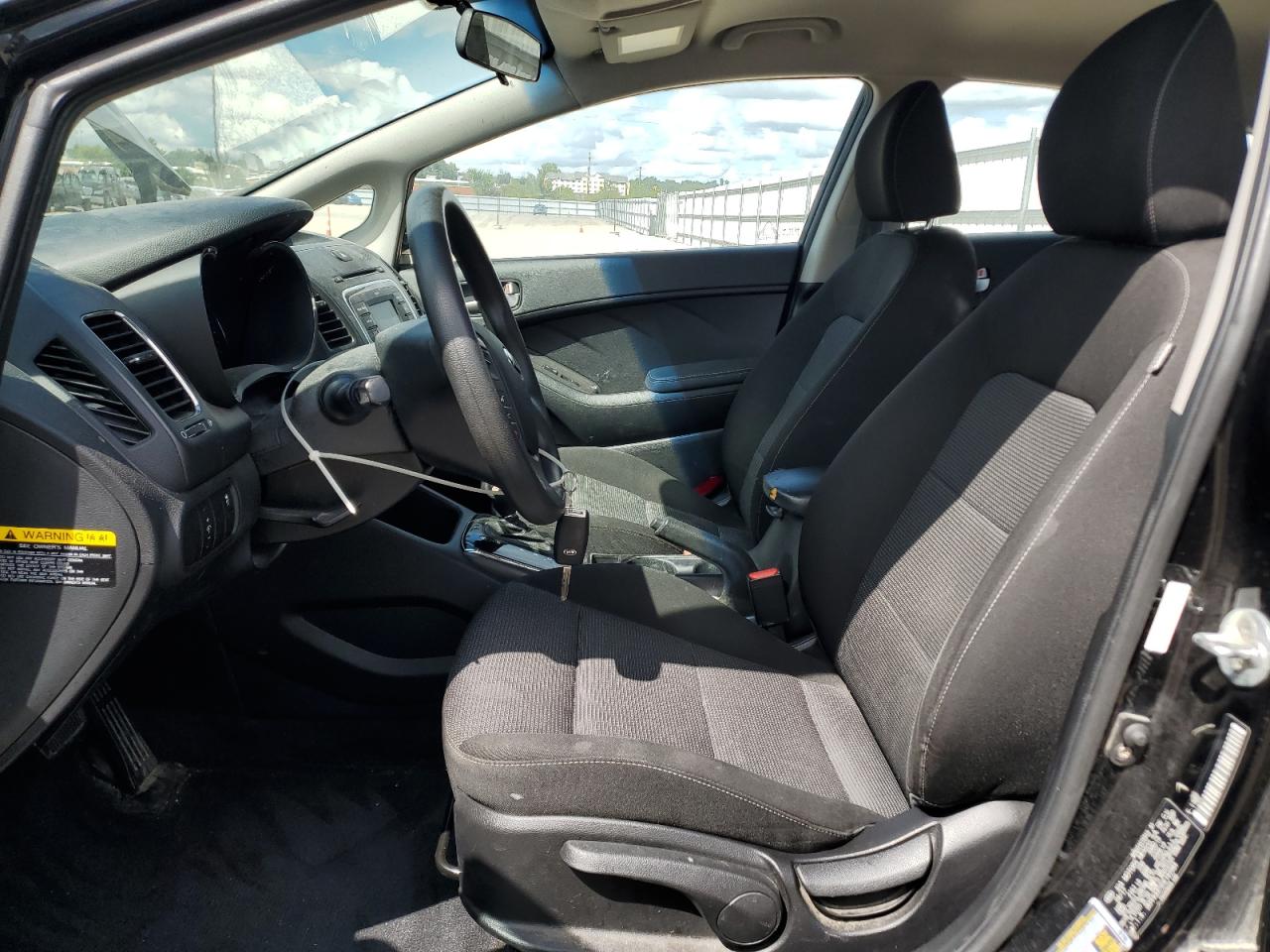 2017 Kia Forte Lx VIN: 3KPFK4A7XHE143984 Lot: 70048205