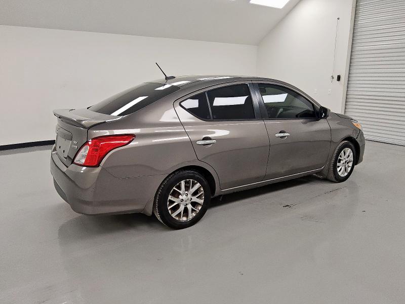  NISSAN VERSA 2017 Серый