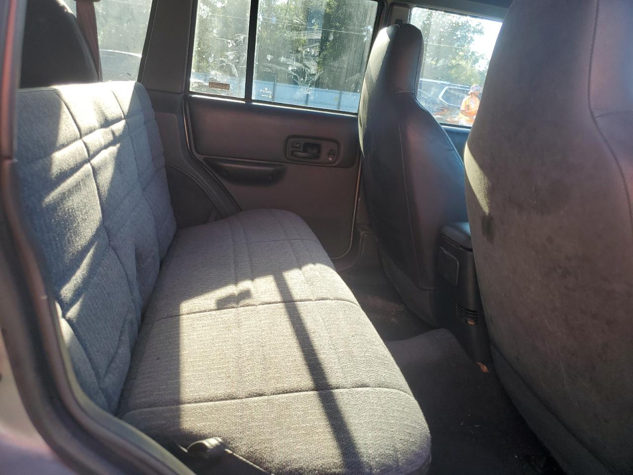 2000 Jeep Cherokee Sport VIN: 1J4FF48S6YL237778 Lot: 68561495