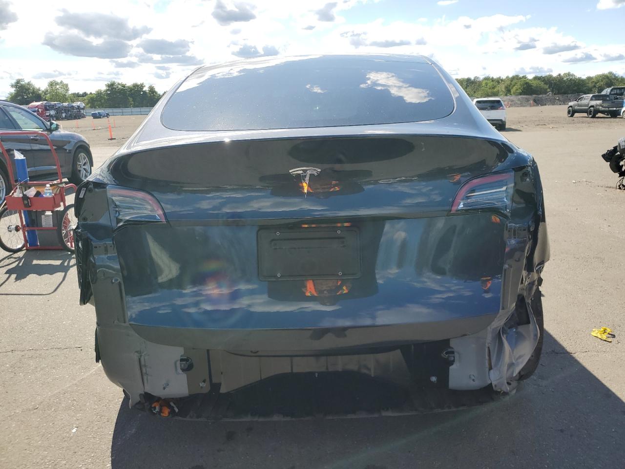 2025 Tesla Model Y VIN: 7SAYGDEDXSF227639 Lot: 70137355