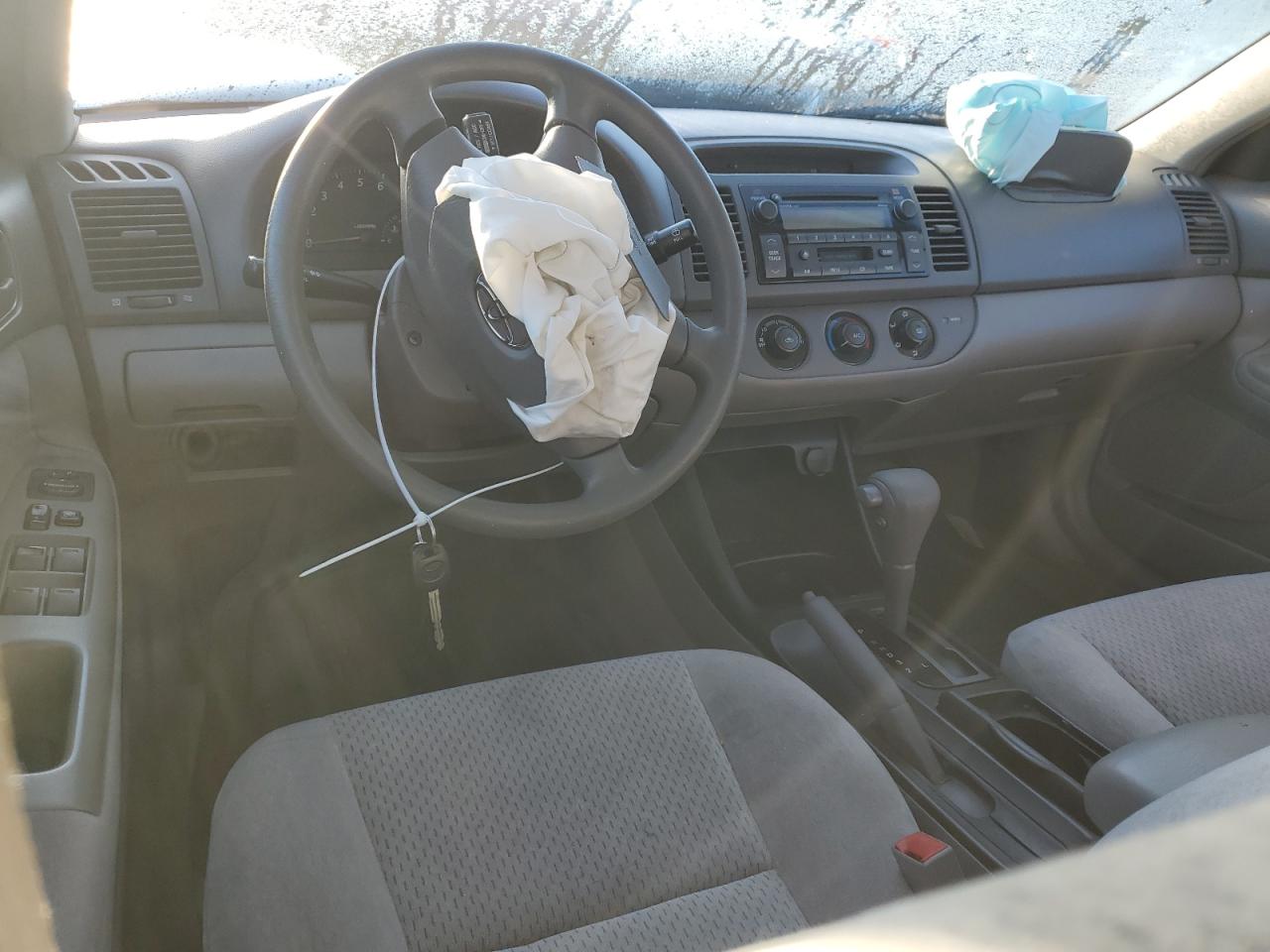 2003 Toyota Camry Le VIN: 4T1BF32K83U050418 Lot: 69842625