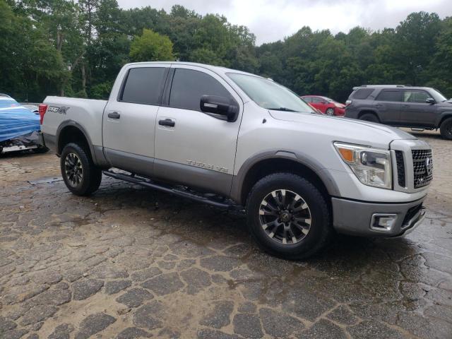  NISSAN TITAN 2018 Серебристый