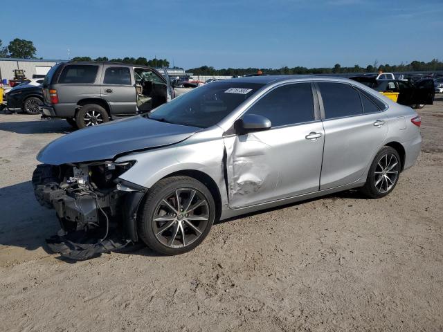 Sedans TOYOTA CAMRY 2017 Srebrny