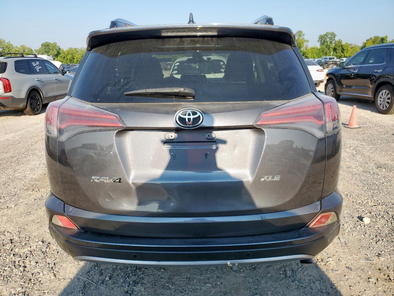 2017 Toyota Rav4 Xle VIN: JTMWFREV6HD106488 Lot: 70223555