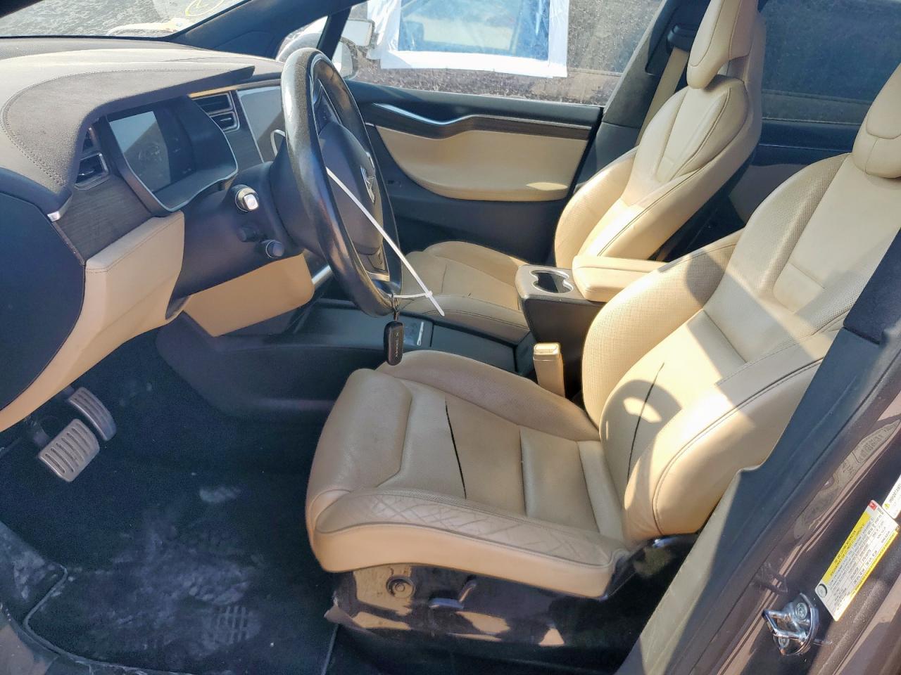 2016 Tesla Model X VIN: 5YJXCAE41GF000530 Lot: 70221165